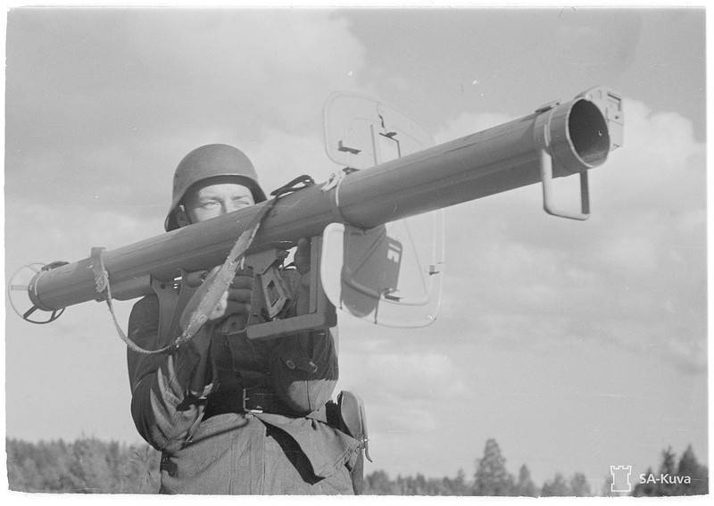 «Оффенрор» и «Панцерфауст» против советской решетчатой брони «Оффенрор» и «Панцерфауст» против советской решетчатой брони оружие