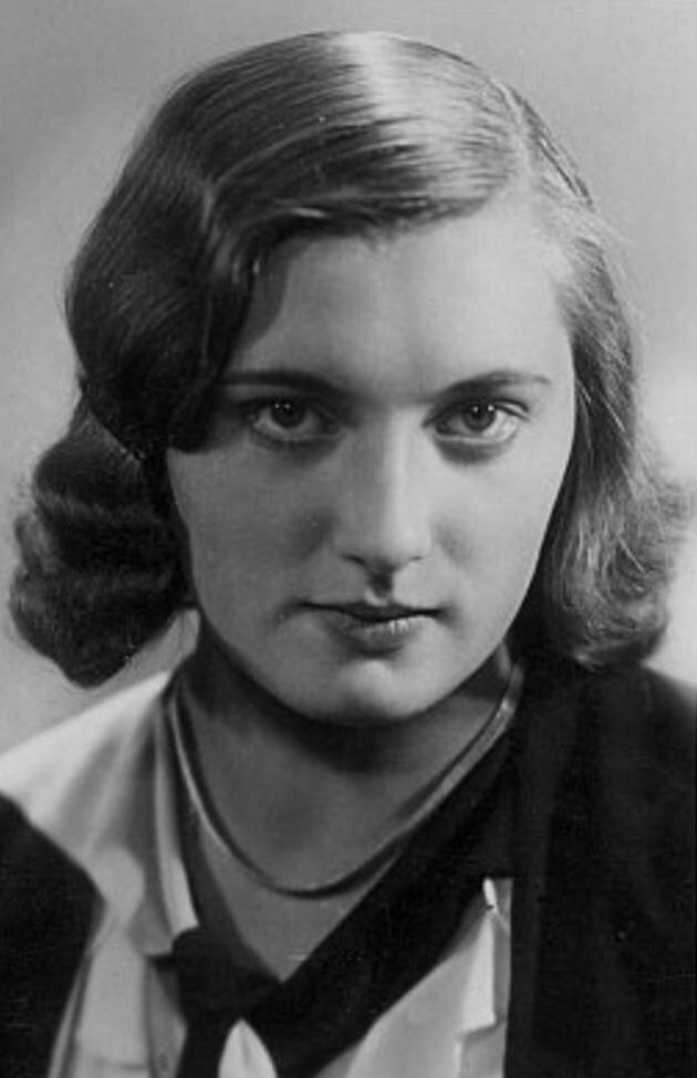 Променяла богемную жизнь, на тихое счастье и провинциальный театр. История красивой актрисы Иевы Мурниеце Променяла богемную жизнь, на тихое счастье и провинциальный театр. История красивой актрисы Иевы Мурниеце Николай, театра, Мурниекс, Ирмгарде, актриса, советского, театре, режиссёром, актрисы, Латвии, Лиепаи, Лиепая, Митревице, Родители, Лиепайского, актером, время, работал, актрисой, родился