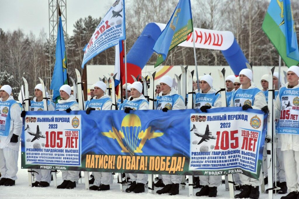 Курсанты Рязанского десантного училища совершают 700-километровый «Лыжный пробег» в честь 105-й годовщины РГВВДКУ