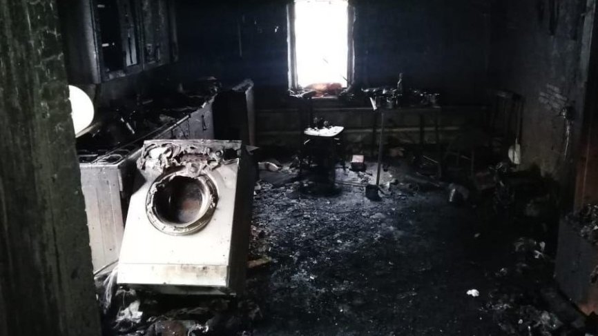 Названа возможная причина пожара в Орске, в котором погибла семья из 7 человек