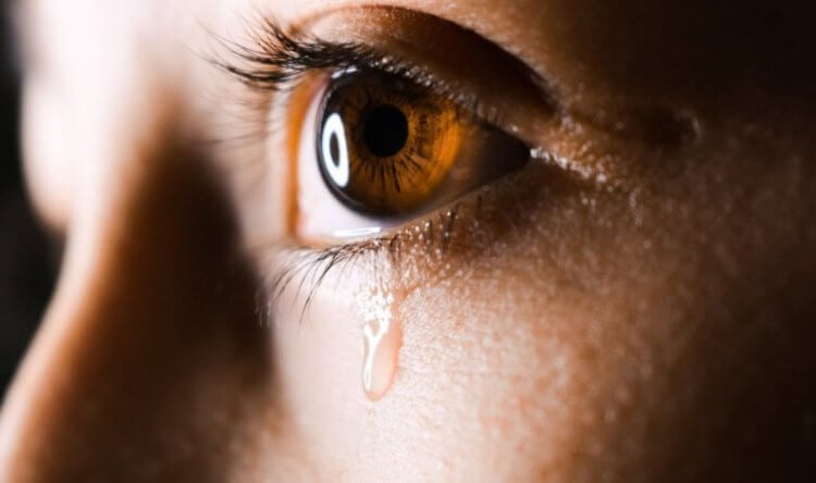 Почему слезы соленые и помогают справиться со стрессом? слезы, человек, глаза, плача, ситуации, которые, чтобы, человека, вещества, ученые, внимание, помогает, когда, время, изучены, веществ, железы, могут, выражать, эмоции
