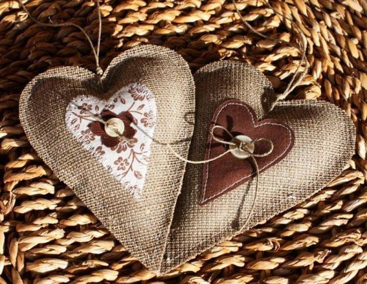 Есть мешковина и кусочки ткани? Посмотрите, что из этого может получиться Есть мешковина и кусочки ткани? Посмотрите, что из этого может получиться