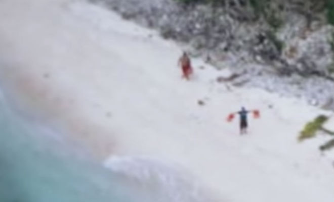 Парень сделал фото из самолета и благодаря этому посреди океана на острове был найден человек Видео,история,необитаемый остров,Пространство,снимок,фото