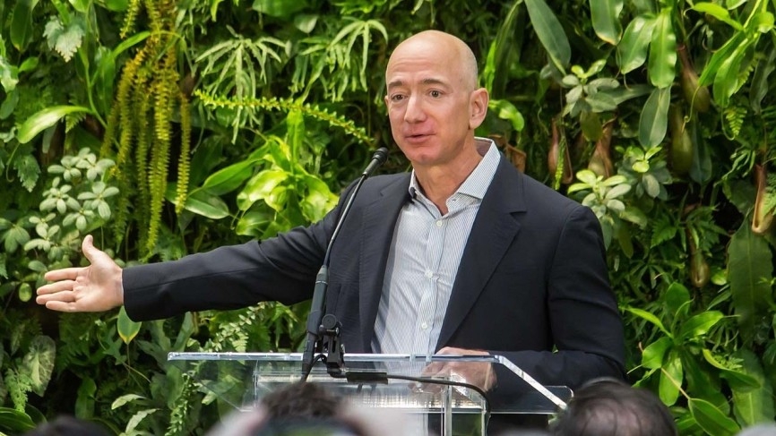 Джефф Безос в понедельник уйдет с поста генерального директора Amazon