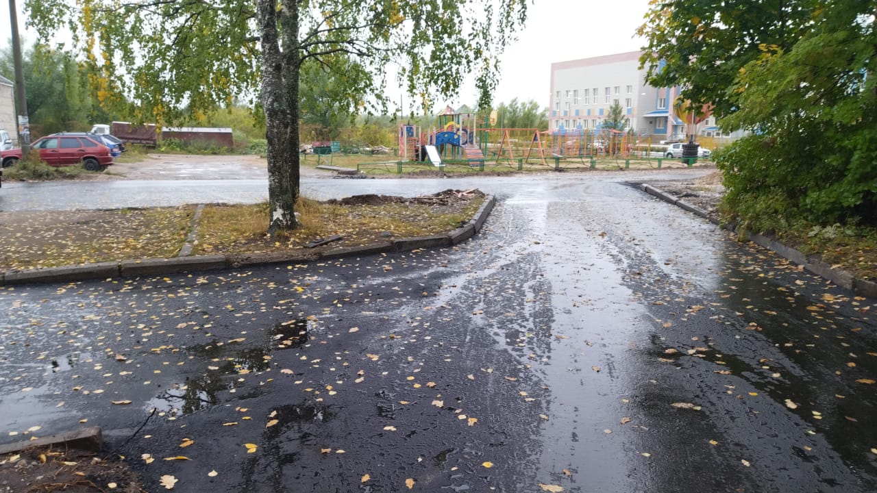 «Единая Россия» по обращению жителей проверила состояние дороги в городе Бологое