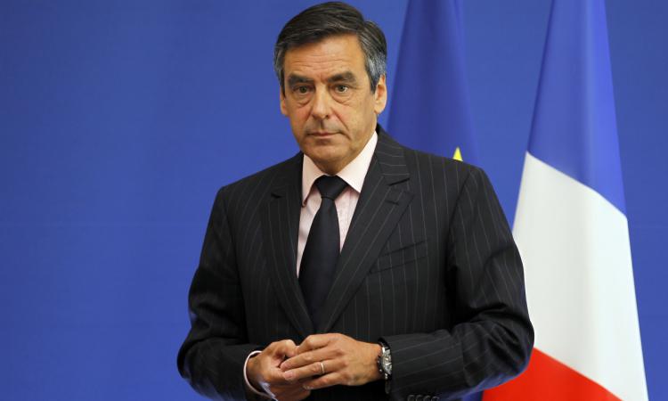 Экс-премьер Франции призвал срочно отменить антироссийские санкции Запада
