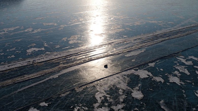 «Бесстрашные русские водители» на замерзшем Енисее потрясли британцев «Бесстрашные русские водители» на замерзшем Енисее потрясли британцев автомобили