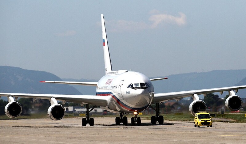 Аэропорт Уфы прокомментировал маневры правительственного самолета