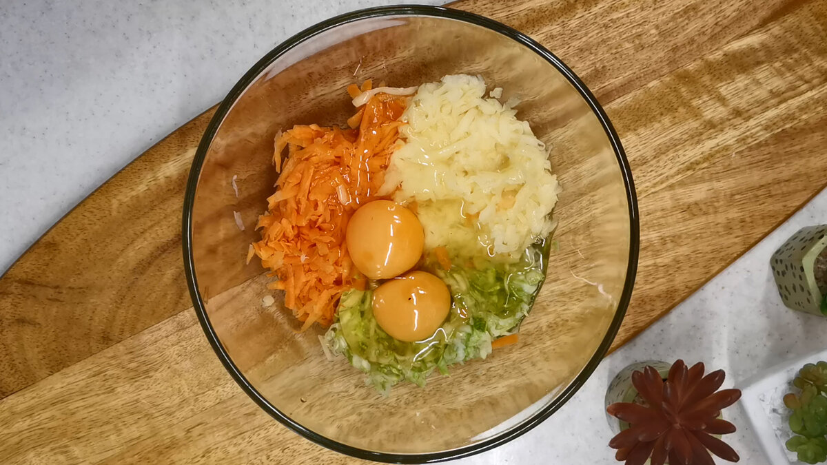 У меня все кабачки сейчас уходят на вкуснейшие котлеты. Часть съедаем сразу, остальное в морозилку и зимой едим У меня все кабачки сейчас уходят на вкуснейшие котлеты. Часть съедаем сразу, остальное в морозилку и зимой едим котлеты, перец, крупной, только, очень, сразу, проминаем, овощные, можно, сметана, укроп, чеснок, присаливаем, слегка, просто, сухарях, минут, зимой, выкладываем, сухари