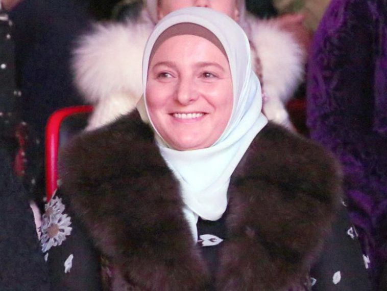 Путин присвоил звание «Мать-героиня» жене Рамзана Кадырова