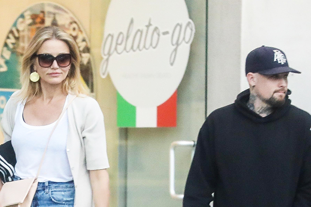 Кэмерон Диас и Бэнджи Мэдден на прогулке в Беверли-Хиллз