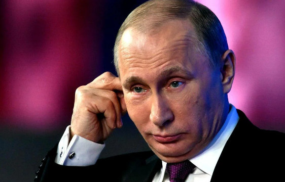 Путин поручил разобраться с зарплатами ученых в региональных вузах