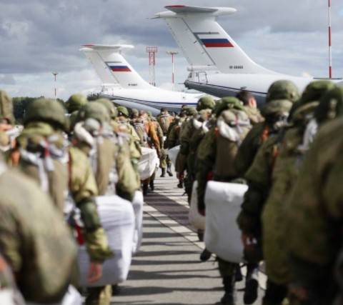 Россия для учений перебазирует на аэродромы в Белоруссию истребители Су-35С