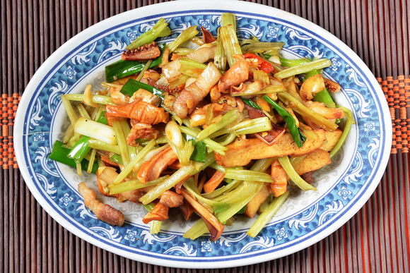 Такой полезный сельдерей: едим вершки и корешки Такой полезный сельдерей: едим вершки и корешки кулинария,овощные блюда,рецепты