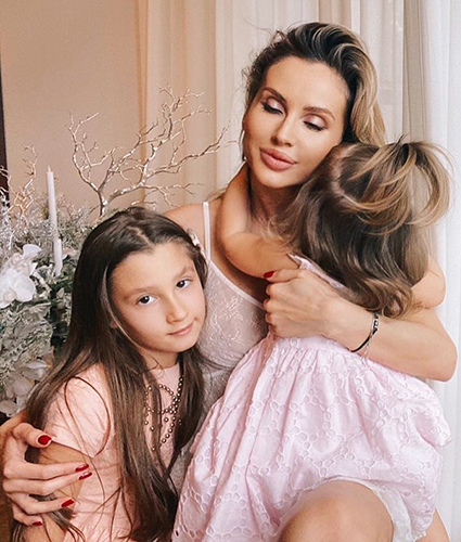 Светлана Лобода заранее поздравила младшую дочь с днем рождения и вызвала недоумение поклонников в сети Звездные дети