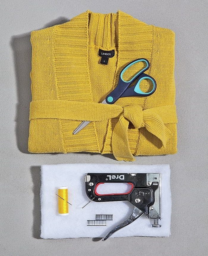 Дизайнерский табурет из старой одежды