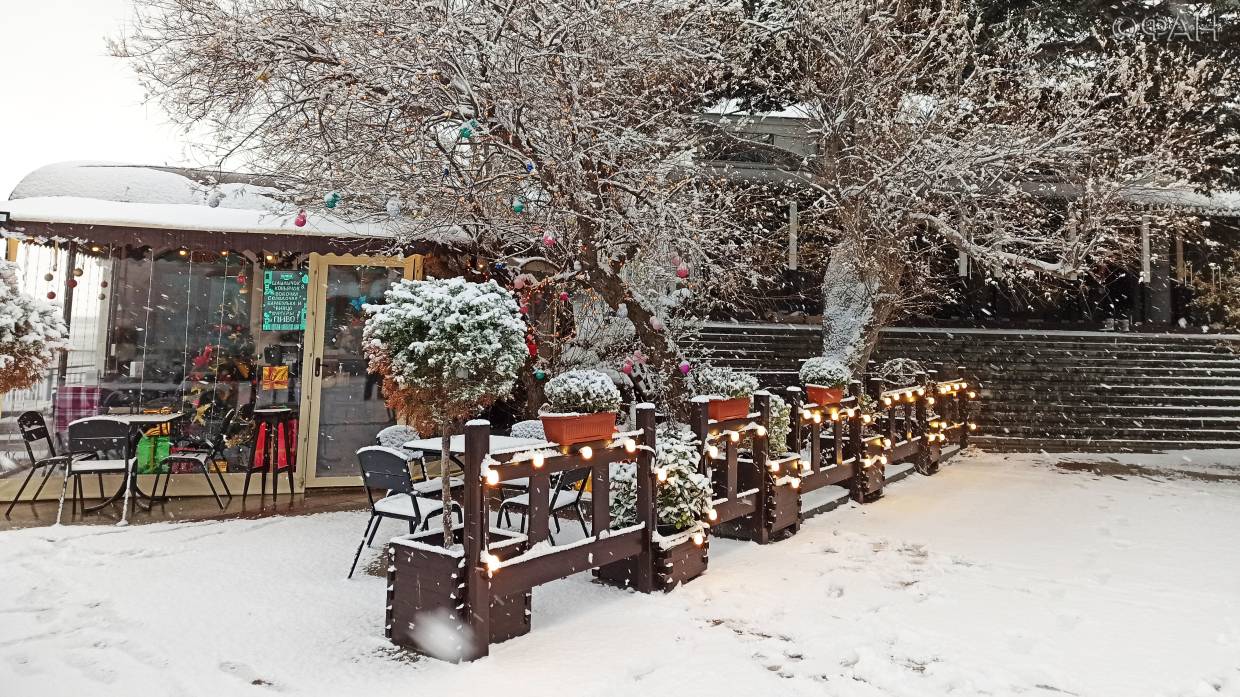 Ялту засыпало снегом: фоторепортаж ФАН Ялту засыпало снегом: фоторепортаж ФАН Общество