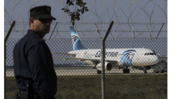 все заложники с захваченного египетского самолета освобождены
