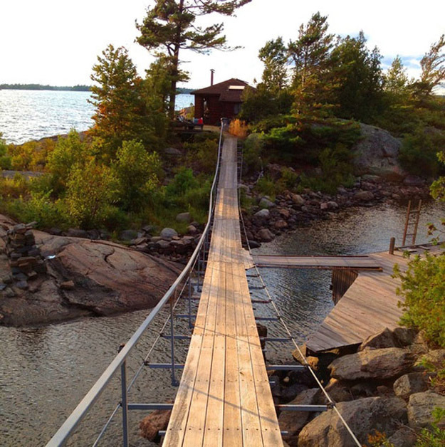 Уютный домик в лесной чаще ... Уютный домик в лесной чаще ... домашний очаг