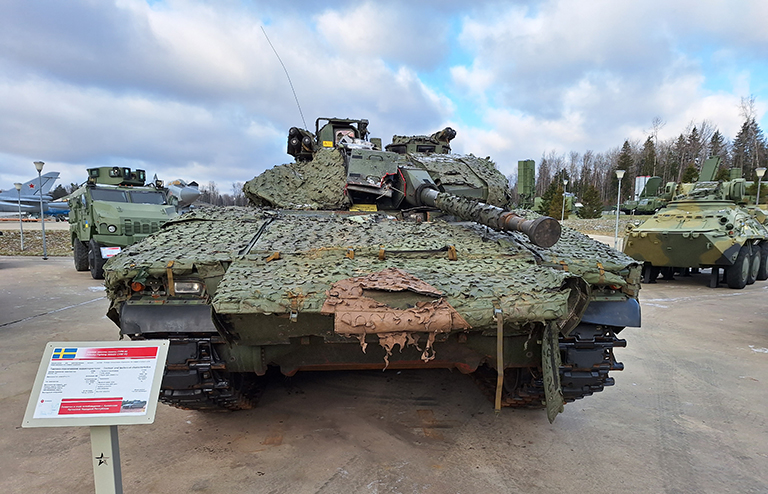На офто: шведская БМП CV90-40