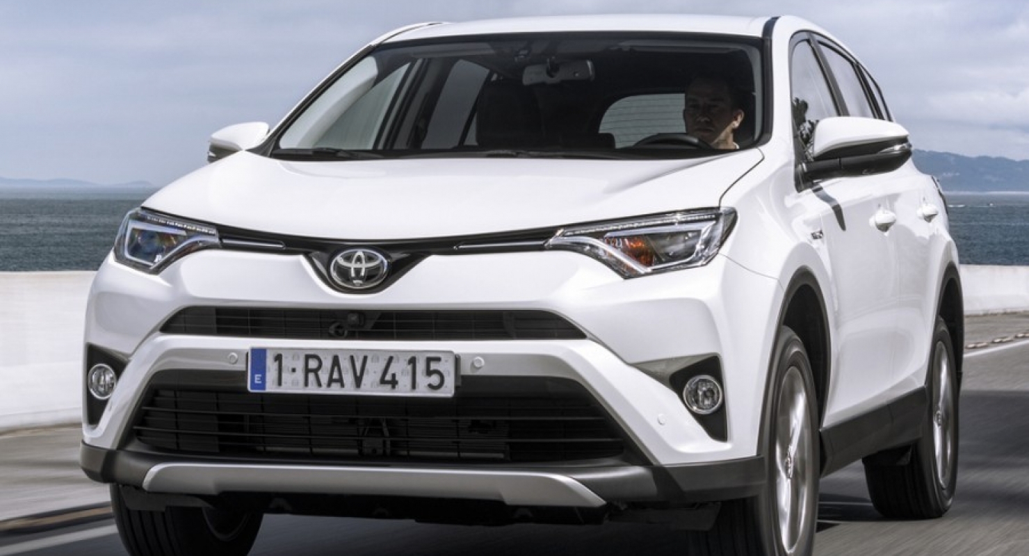 Toyota RAV4 подешевел в Китае на 380 тысяч рублей Автомобили