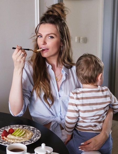 Саша Савельева поделилась редким фото с сыном и рассказала о трудностях материнства Дети,Дети знаменитостей