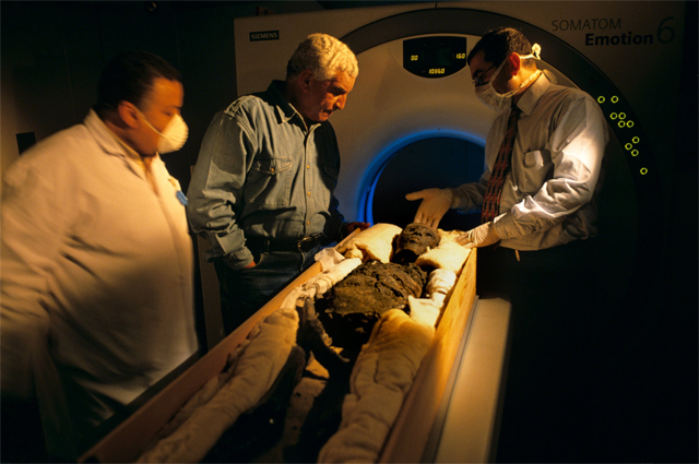 Сканирование мумии Тутанхамона