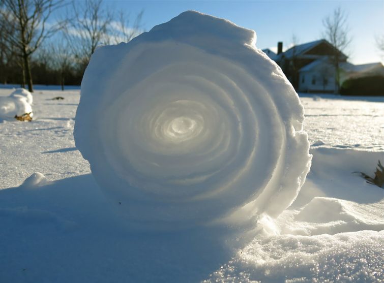 Ледяные скульптуры, снежные узоры, красивый лёд