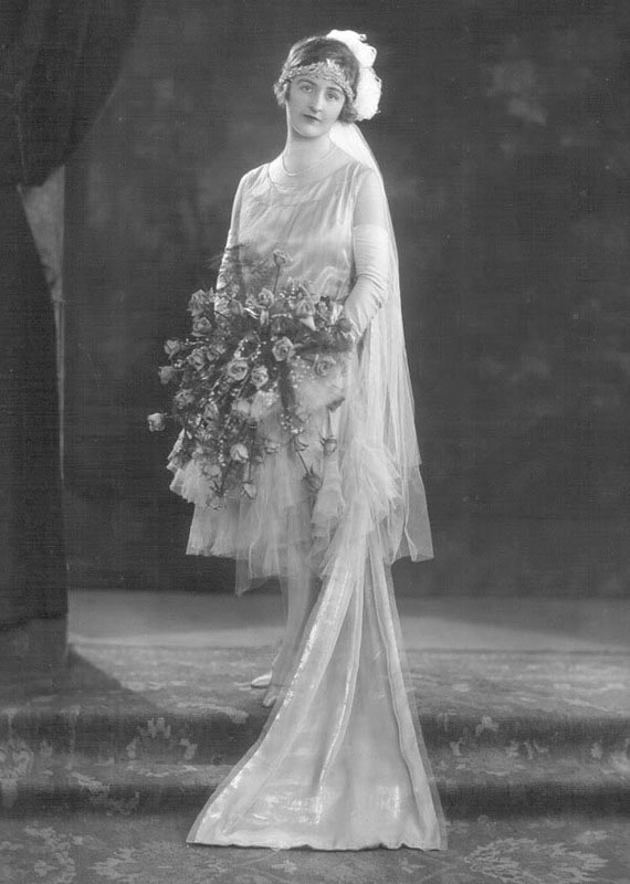 Презентационное придворное платье 1920-х гг.
