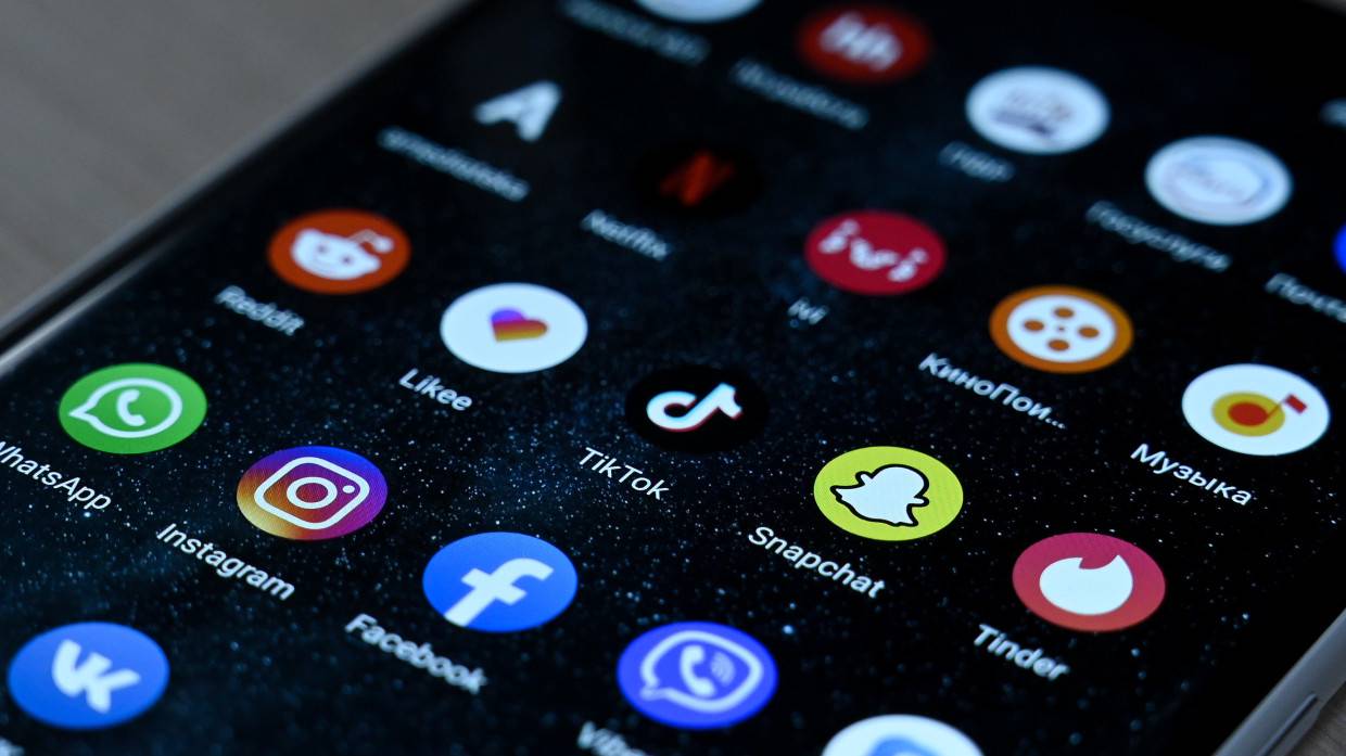 «Известия»: активное ведение соцсетей может привлечь внимание мошенников