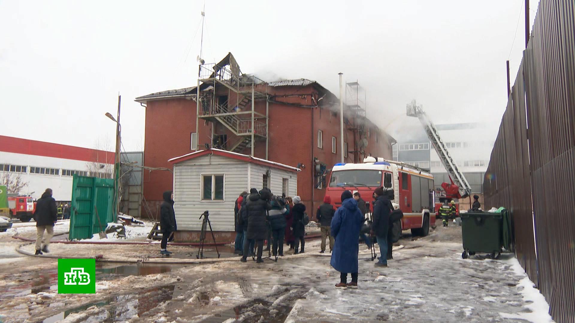 Пожар в дубровке. Пожар в подмосковном Солнечногорске. Пожар в хостеле Солнечногорский р н. Пожар в Подмосковье сегодня.