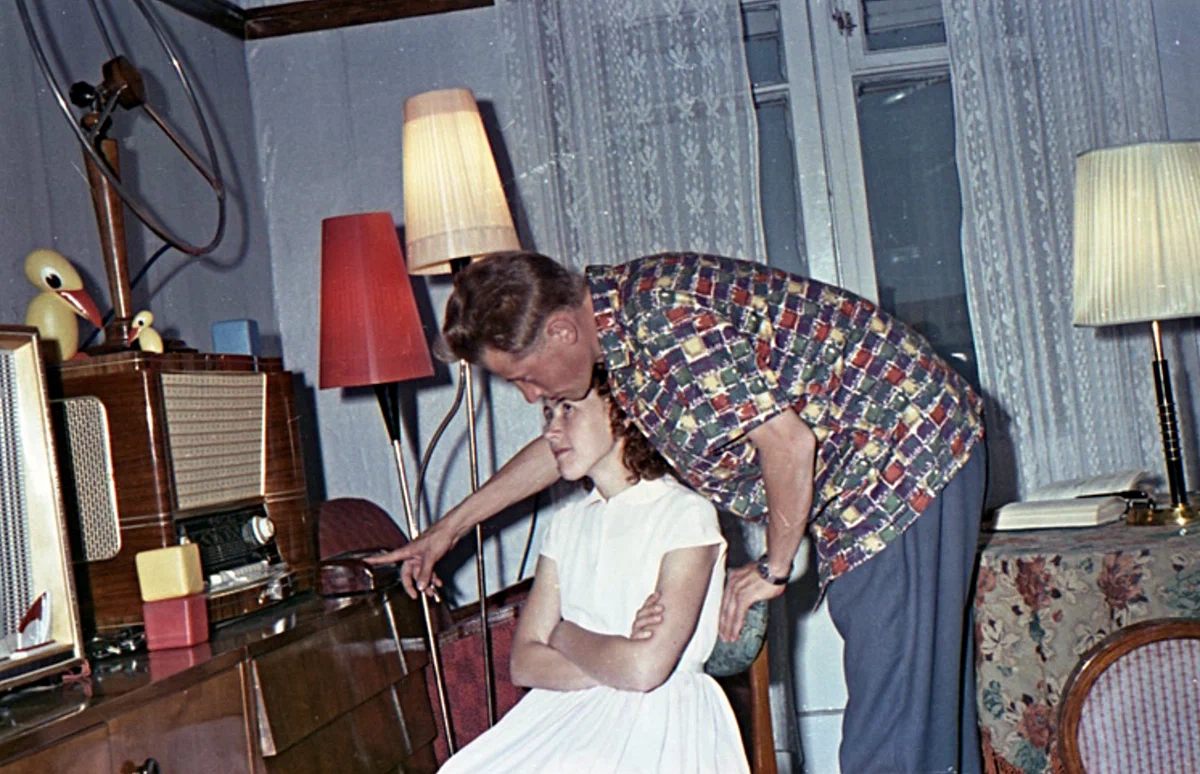 Молодожены в 1962 году похвастались комнатой в коммуналке – сейчас же их «гнездышко» многие посчитают бедным Молодожены в 1962 году похвастались комнатой в коммуналке – сейчас же их «гнездышко» многие посчитают бедным