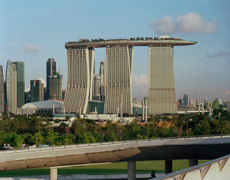 Один из самых необычных, высоких и дорогих отелей мира- Marina Bay Sands в Сингапуре