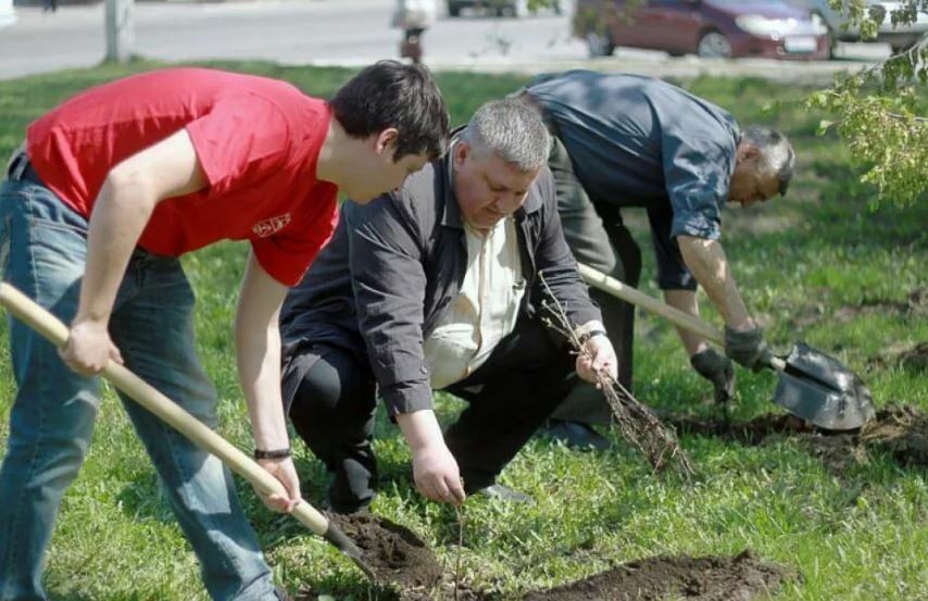 Мужчины на общественных работах, Московская область (иллюстрация из открытых источников)