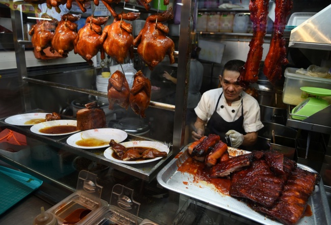 Как сингапурский торговец уличной едой получил звезду Мишлен