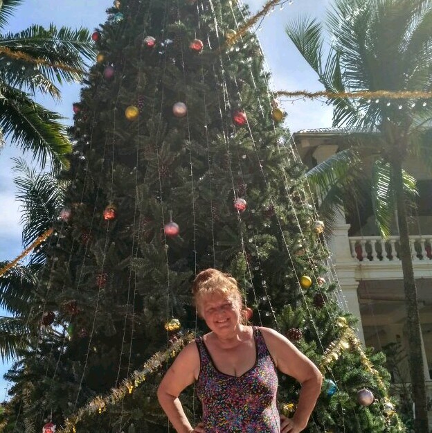 60-летняя женщина уже 8 месяцев путешествует по Азии и домой не собирается! азия,история,путешествие,самостоятельные путешествия