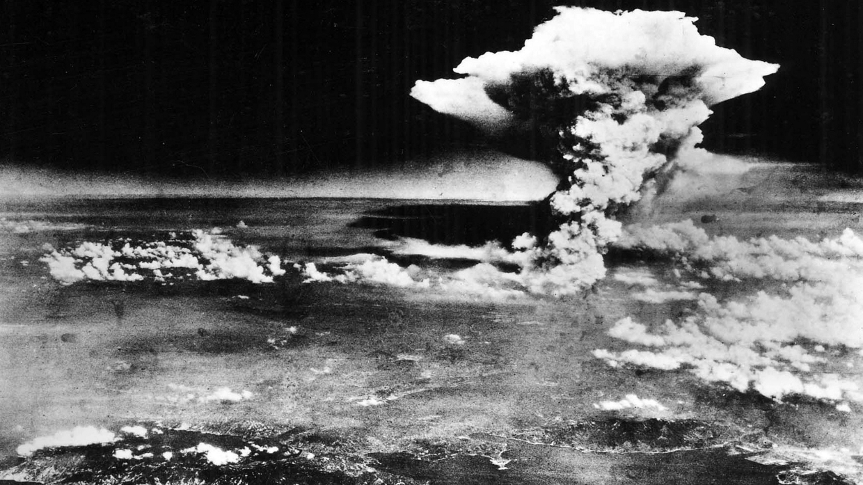 Юлия Латынина: Самый сильный инструмент внедрения демократии — атомная бомба