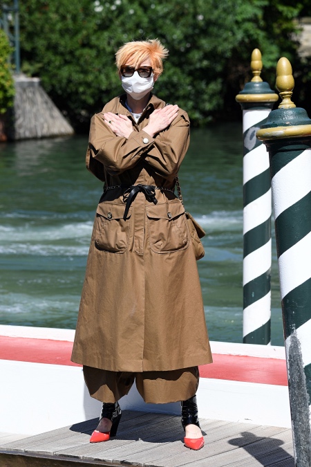 В Италии начал работу Венецианский кинофестиваль: два модных образа Кейт Бланшетт, знаковый жест от Тильды Суинтон и не только Кино,Кино