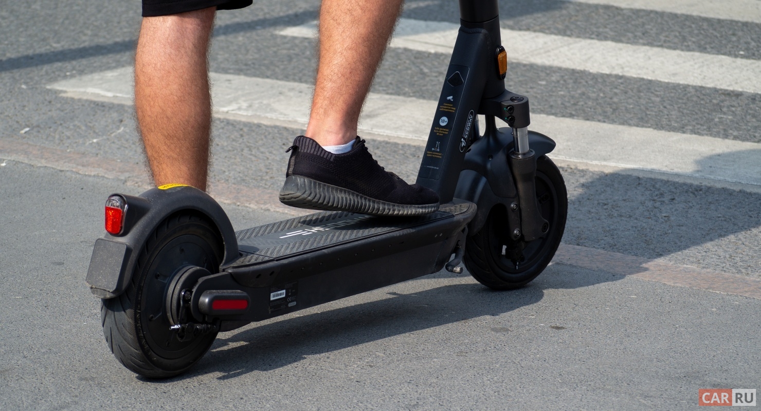 Правильное пересечение пешеходных переходов на электросамокате