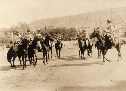 800px-Georgian-cavalry-1918.jpg