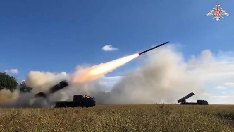 РСЗО «Торнадо-С» применяют новые реактивные снаряды РСЗО «Торнадо-С» применяют новые реактивные снаряды оружие