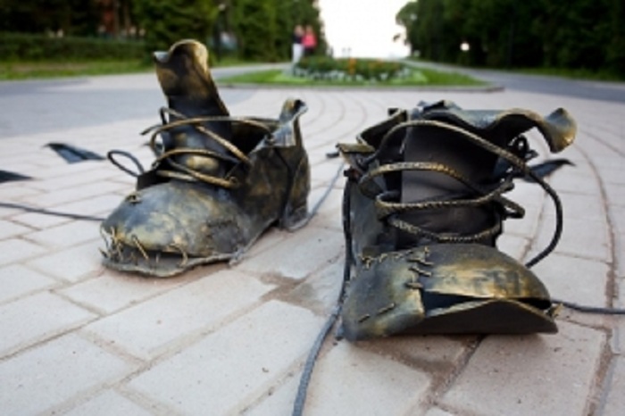 Памятник ботинку безымянного дачника, Зеленогорск. Россия.