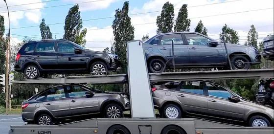Lada Granta Active Cross с клиренсом почти 200 мм в цвете «Борнео» отправились к дилерам