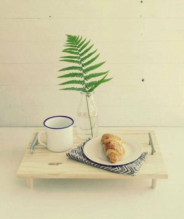 Изготовление простого столика для завтрака деревво,подстаква