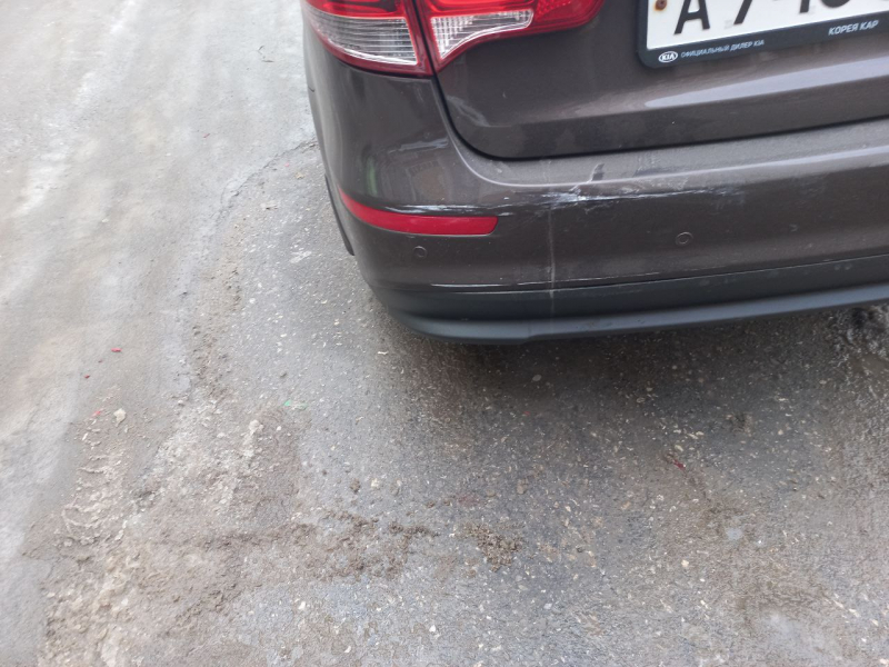 В Рязани пьяный водитель повредил припаркованные во дворе машины