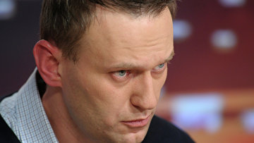 Алексей Навальный перед началом своего выступления в прямом эфире радиостанции "Эхо Москвы"