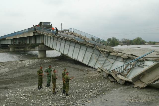 Кизляр терек мост. Грозный река терек. Станица червленная мост через реку терек. Станица гребенская чечня. Терек моста.