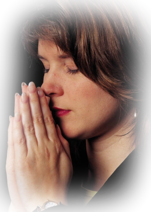 Мама я прошу тебя не плачь. Женщина молится. Человек молится. Молитва за женщину. Мать молится.