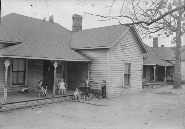 Великая депрессия: трудная жизнь в США 1930-х жизнь, Льюис, горах, людей, пострадавших, засухи, страны, Позже, получил, поручение, задокументировать, восточного, отправили, Теннесси, общей, сложности, сделал, более, работ, которые