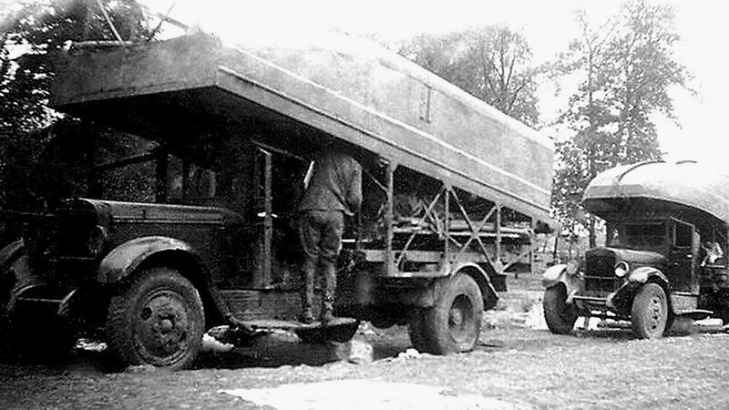 Понтонный грузовик ЗИС-5 «литер А-2», справа — вариант «литер А-1» авто, автоистория, военная техника, история, переправа, понтон, понтонно-мостовая переправа